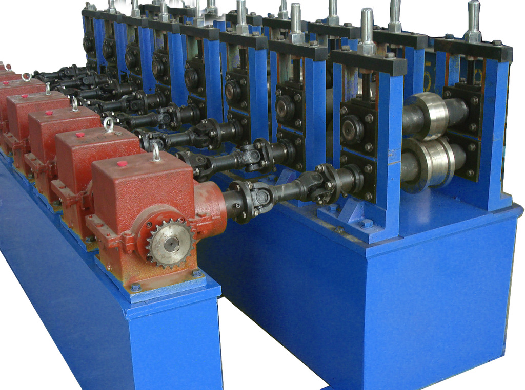 濰坊潤銘機(jī)械廠 全自動冷彎成型設(shè)備，重塑金屬加工效率新標(biāo)桿